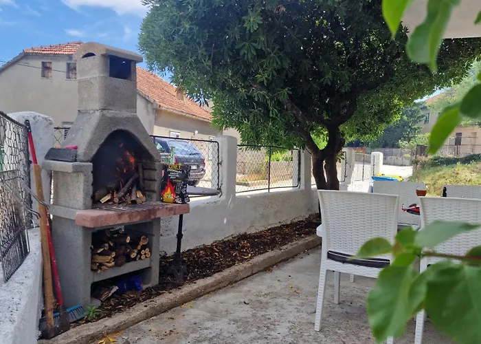 Dinara View Apartment-Knin