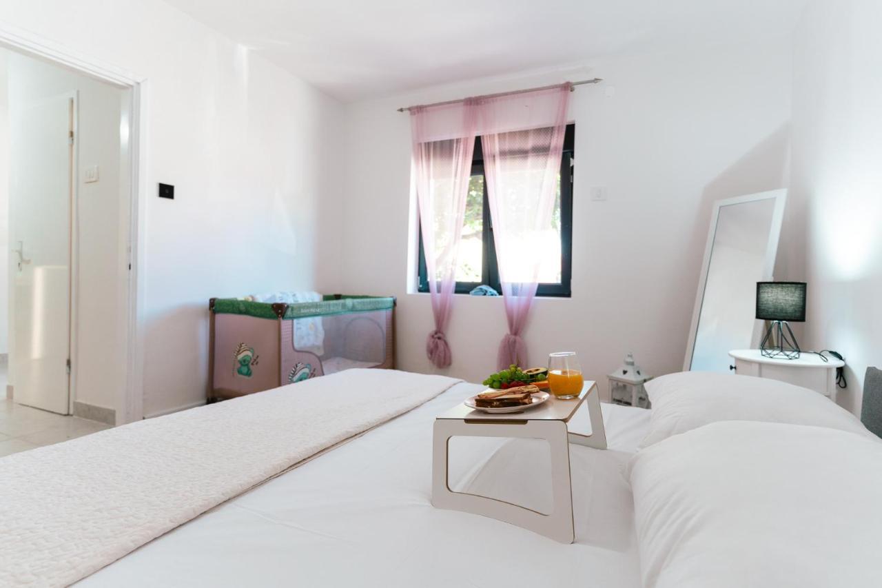 Dinara View Apartment-knin *