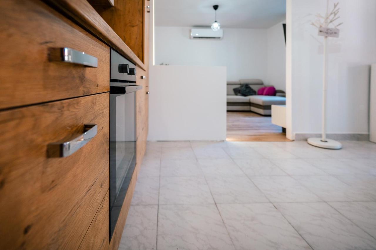 Dinara View Apartment-knin *